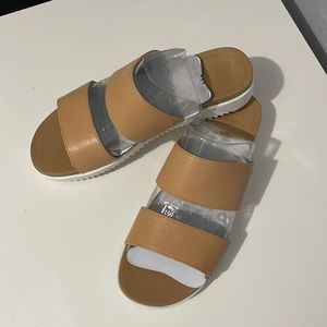 NIB UGG WOMEN ZYLE SLIDE PORCINI/TAN COLOR SIZE 8